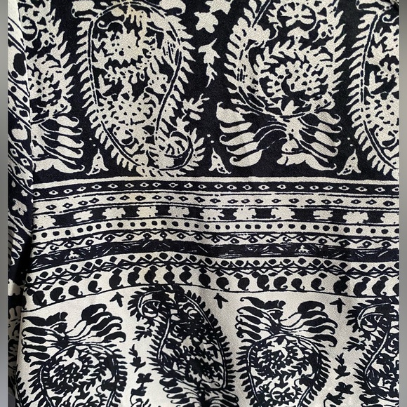 Old Navy Women's Black and White Paisley Shirt - Picture 2 of 4